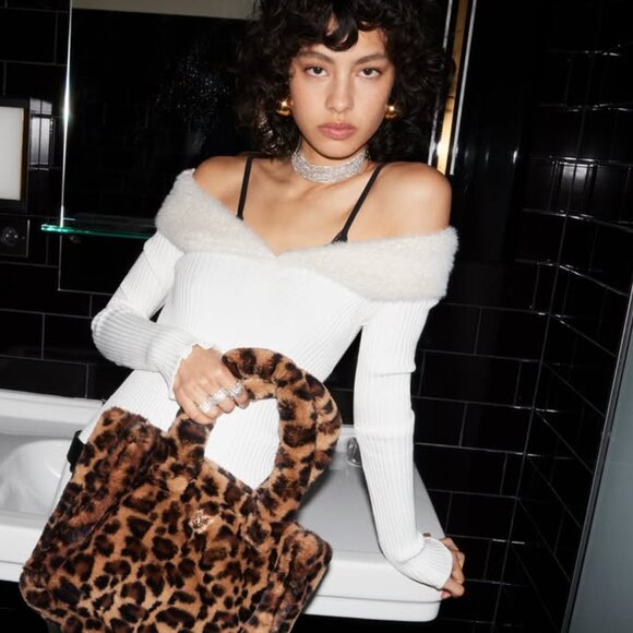 BLURGIRL Sweater with faux fur collar - Picture 4 of 11